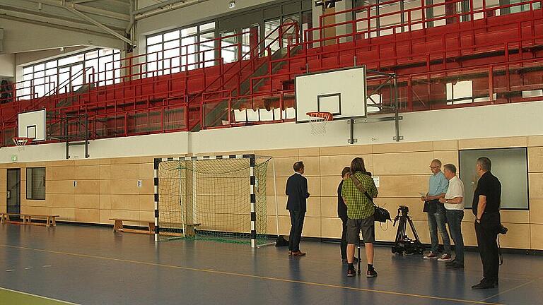 Erst vor kurzem wurde die Georg-Schäfer-Sporthalle umfassend saniert; für Volleyball ist sie aber trotzdem nicht mehr bundesligatauglich.