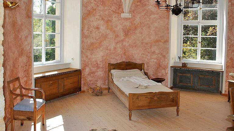 Das "angenehmste Zimmer", ein Turmzimmer, war ein Lichtblick im Walterhäuser Schloss. Das "angenehmste Zimmer", ein Turmzimmer, war ein Lichtblick im Walterhäuser Schloss.