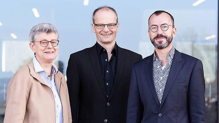 Stehen für die Lehrerausbildung an der Uni Würzburg: Prof. Thomas Trefzger (rechts), Direktor der Professional School of Education (PSE), und seine beiden Stellvertreter Prof. Ulrike Holzgrabe und Prof. Christoph Ratz.