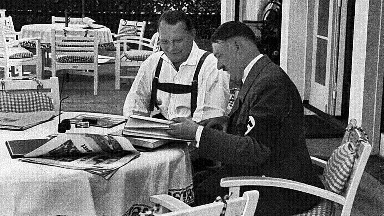 Adolf Hitler und der spätere Oberbefehlshaber der Luftwaffe, Hermann Göring, 1933 am Obersalzberg.