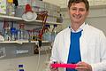 Professor Jörg Vogel, Leiter des Helmholtz-Instituts für Infektionsforschung, in seinem Labor an der Uniklinik Würzburg.