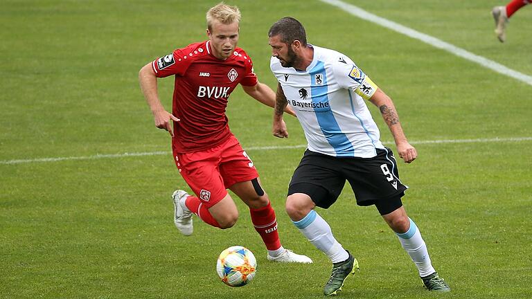 Im Fokus: Auf Sascha Mölders (rechts, gegen den Ex-Würzburger Simon Rhein) ruhen die Hoffnungen des TSV 1860 München. Im Fokus: Auf Sascha Mölders (rechts, gegen den Ex-Würzburger Simon Rhein) ruhen die Hoffnungen des TSV 1860 München.