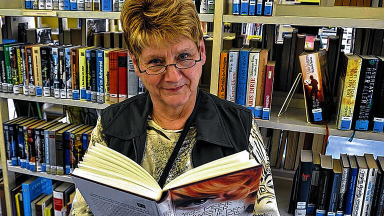 Neugierig auf Bücher: Elfriede Jankowski aus Marktheidenfeld, die wir in der Marktheidenfelder Stadtbücherei trafen.