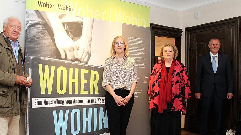 Bei der Eröffnung der Ausstellung (von links): Altbürgermeister Dr. Leonhard Scherg (Historischer Verein), Anne Kraft (Bezirk Unterfranken), stellvertretende Bezirkstagspräsidentin Eva- Maria Linsenbreder und Bürgermeister Thomas Stamm.