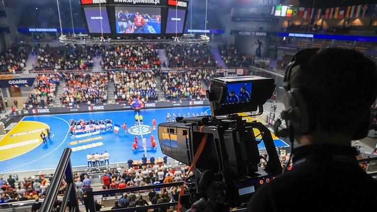 Handball-Übertragung - Die öffentlich-rechtlichen TV-Sender ARD und ZDF übertragen die Welt- und Europameisterschaften der Handballer von 2026 bis 2030. Handball-Übertragung - Die öffentlich-rechtlichen TV-Sender ARD und ZDF übertragen die Welt- und Europameisterschaften der Handballer von 2026 bis 2030.