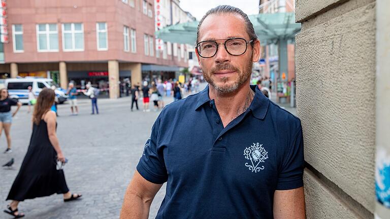 Helmuth Andrew war einer der ersten Helfer gegen den Würzburger Messerangreifer. Geehrt wurde er bislang nicht. Helmuth Andrew war einer der ersten Helfer gegen den Würzburger Messerangreifer. Geehrt wurde er bislang nicht.