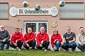Bald sollen beim SV Unteraltertheim die Bälle wieder bei Fußball-Punktspielen fliegen. Auf den Weg gebracht haben die Rückkehr in den Spielbetrieb (von links) Günther Gadermann, Alexander Koslow, Hans Schwab, Michael Krause, Karin Thoma, Mario Stumpf und Tobias Geiger, die sich hier vor dem Sportheim des Vereins im südwestlichen Landkreis Würzburg zusammengefunden haben.