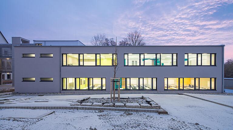 Moderne Unterrichts- und Fachräume: Der rund vier Millionen Euro teure Anbau an die Ignaz-Reder-Realschule wurde 2017 eingeweiht. Moderne Unterrichts- und Fachräume: Der rund vier Millionen Euro teure Anbau an die Ignaz-Reder-Realschule wurde 2017 eingeweiht.