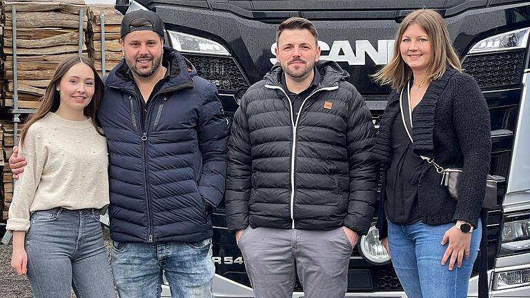 Die Organisatoren des 'Stadelhofener Trucker-Treffen': Laura Baumann, Daniel Köhler, Nikolai Weimer und Kristin Schwital (von links). Die Organisatoren des 'Stadelhofener Trucker-Treffen': Laura Baumann, Daniel Köhler, Nikolai Weimer und Kristin Schwital (von links).
