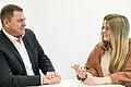 Zwei Generationen: Zwischen den ZF-Kollegen Markus Schmitt und Sina Schano liegen mehr als 30 Berufsjahre. Wie blicken sie auf Veränderungen mit Homeoffice, Vier-Tage-Woche oder Work-Life-Balance?