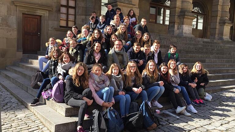 Französische Gastschüler aus der Normandie verbrachten eine Woche in Creglingen, hier in Rothen-burg. Französische Gastschüler aus der Normandie verbrachten eine Woche in Creglingen, hier in Rothen-burg.