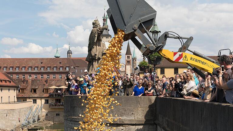 Dieses Bild wird es in diesem Jahr nicht geben: Wegen der Corona-Krise findet das Entenrennen des Vereins Wildwasser nicht statt. Dieses Bild wird es in diesem Jahr nicht geben: Wegen der Corona-Krise findet das Entenrennen des Vereins Wildwasser nicht statt. 