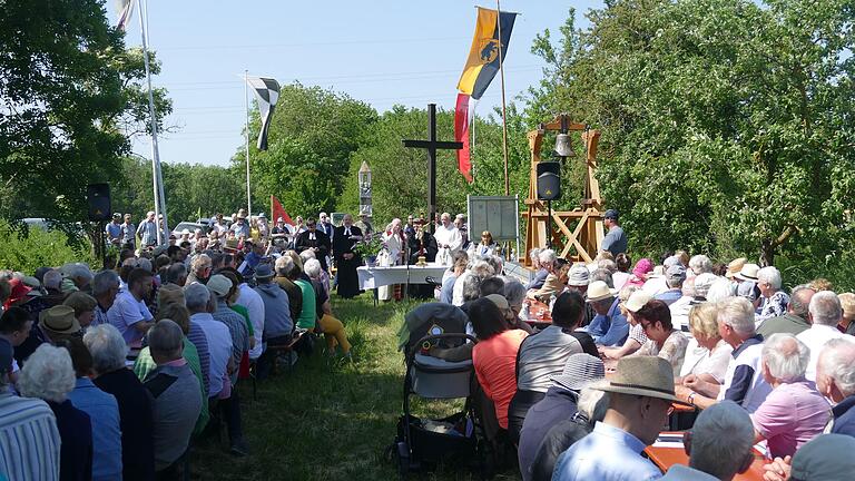 Zahlreiche Gläubige fanden den Weg zum Feldgottesdienst im Rügerrieth.