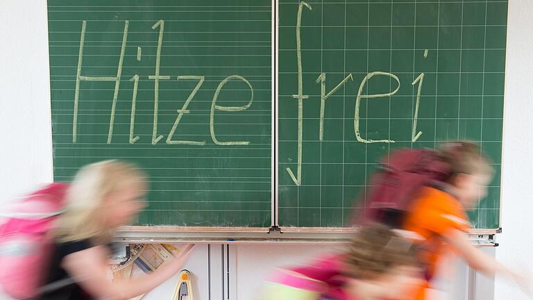 Hitzefreie Nachmittage sind an vielen bayerischen Schulen zur Seltenheit geworden. Stattdessen ergreifen die Schulen andere Maßnahmen. (Symbolbild)