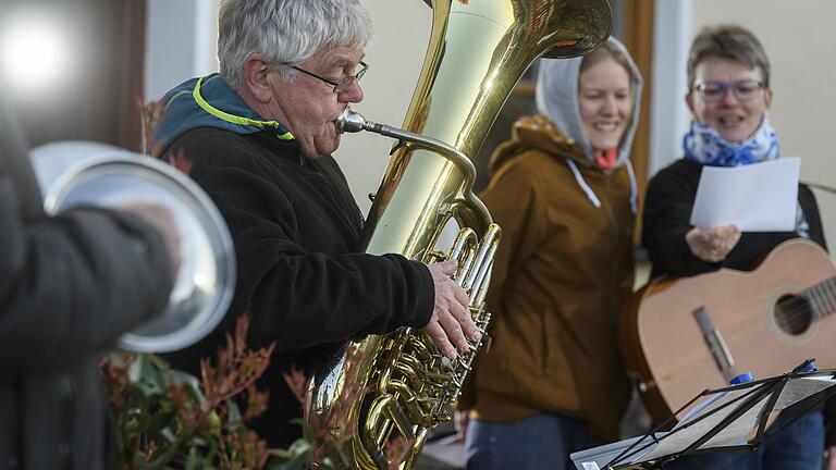 In der ganzen Region kamen die Menschen im März zusammen, um gemeinsam zu musizieren.