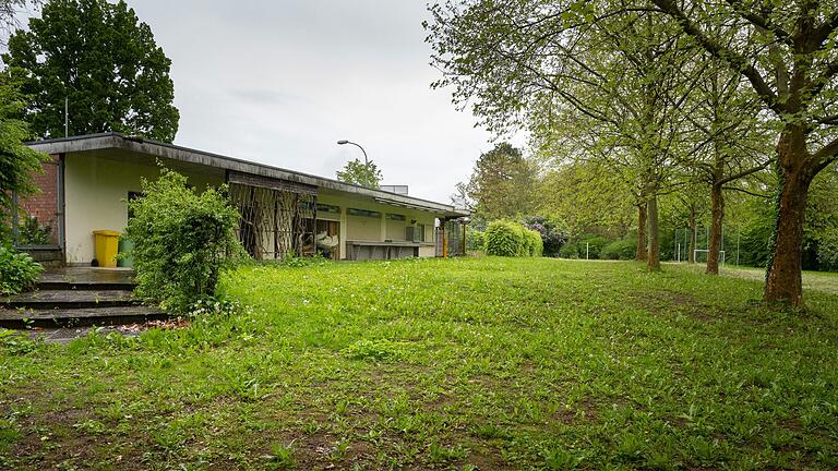 Aktuell gilt der Beschluss des Stadtrats, auf dem rückwärtigen Freibad-Gelände des Geomaris einen Kindergarten in Modulbauweise aus Wohncontainern zu errichten. Aktuell gilt der Beschluss des Stadtrats, auf dem rückwärtigen Freibad-Gelände des Geomaris einen Kindergarten in Modulbauweise aus Wohncontainern zu errichten.