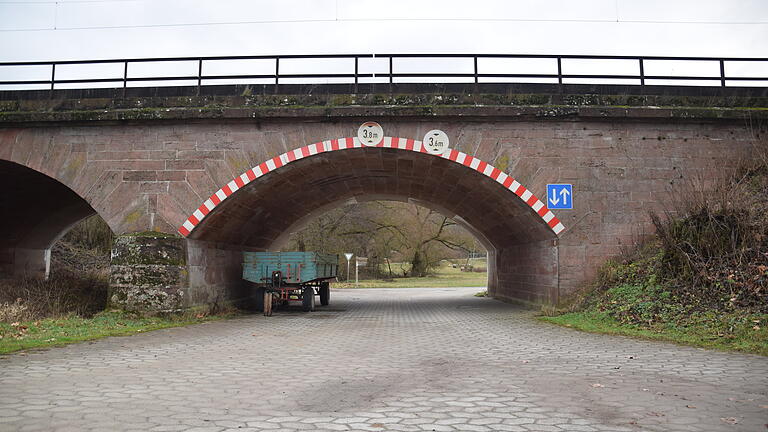 Die Städte Gemünden und Rieneck geben während der Sperrung der Staatsstraße bestimmt Wege für den lokalen Verkehr frei. Die Städte Gemünden und Rieneck geben während der Sperrung der Staatsstraße bestimmt Wege für den lokalen Verkehr frei.