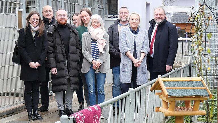 Wegen der angespannten Lage der streunenden Katzen im Landkreis Würzburg trafen sich jüngst Vertreter des Landratsamts, des Würzburger Tierheims und der Katzenhilfe. Wegen der angespannten Lage der streunenden Katzen im Landkreis Würzburg trafen sich jüngst Vertreter des Landratsamts, des Würzburger Tierheims und der Katzenhilfe. 