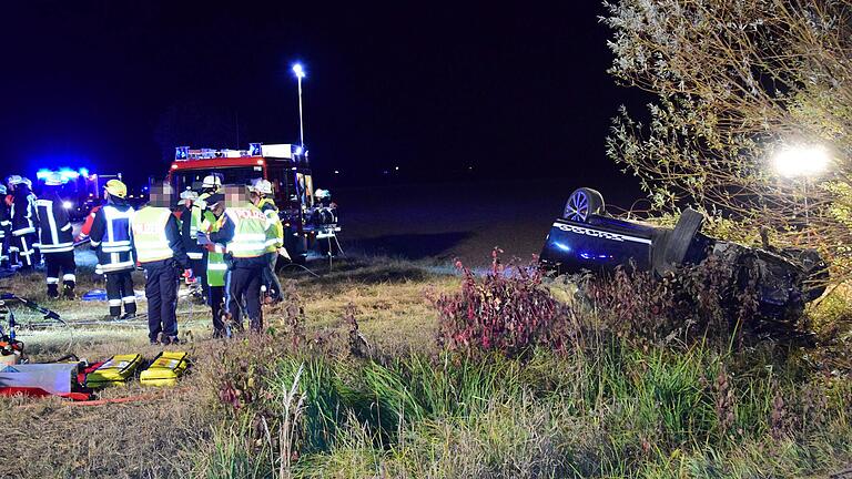 Der Prozess um einen tragischen Unfall mit zwei Toten und zwei Schwerverletzten bei Prichsenstadt (Lkr. Kitzingen) im Oktober 2018 beginnt: Am Amtsgericht Würzburg ist eine 35-Jährige angeklagt.