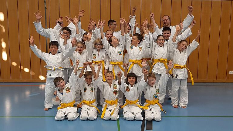 Die neuen Gürtelträger des Judoclub Dettelbach.