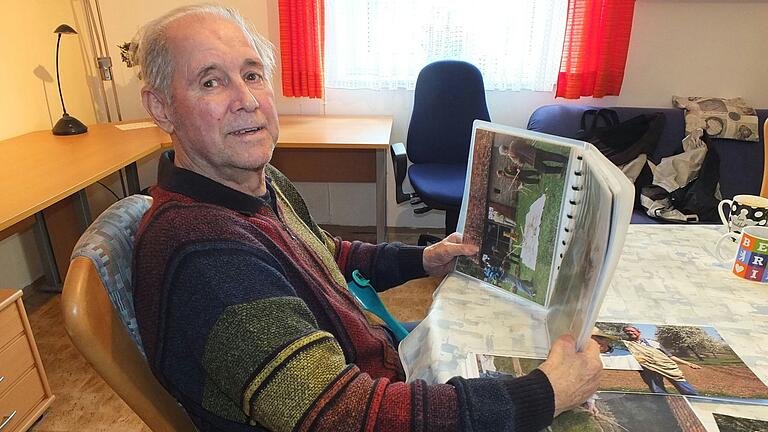 Gerhard Strauß bleiben durch zahlreiche Fotos die Erinnerungen an seine jahrzehntelange Tätigkeit in der Burgstaller Flachsbrechhütte