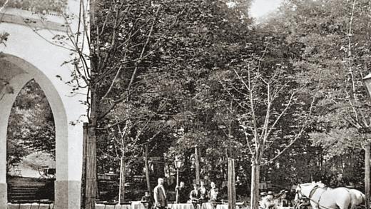 Waldhaus-Idylle: Mit der Pferdekutsche bis in den Biergarten.