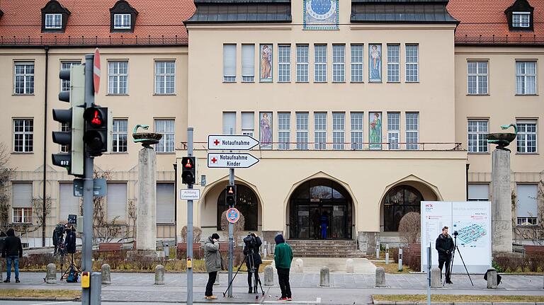 Blick auf den Haupteingang des Klinikums Schwabing. Der erste bestätigte Coronavirus-Patient in Deutschland liegt dort auf der Isolierstation.