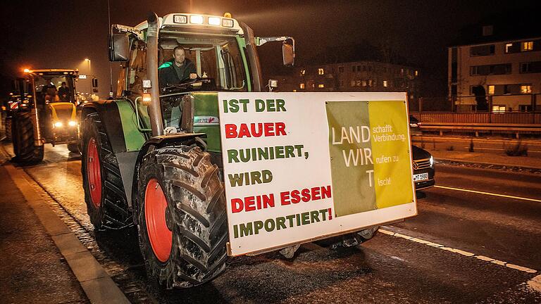 Bauern protestieren gegen Ampel-Beschlüsse:&nbsp; Am Ende waren es rund 200 Traktoren, die sich dem Protestzug angeschlossen haben.&nbsp;