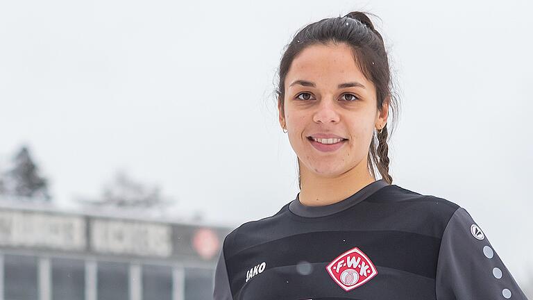 Johanna Popp spielt seit Februar 2021 für die Würzburger Kickers. In der laufenden Saison stand die 24-Jährige bisher in allen acht Saisonspielen im Tor.