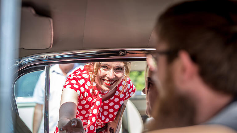 Oldtimertreffen in Gemünden       -  Zahlreiche Menschen besuchen am Sonntag (22.05.22) das Oldtimertreffen in Gemünden. Bis zum Abend verteilten sich rund 700 Fahrzeuge aller Art auf den Plätzen zwischen Sinn und Saale.