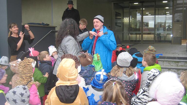 Die Kinder des Kinderhauses waren zu Besuch bei Bürgermeister Paul Kruck.