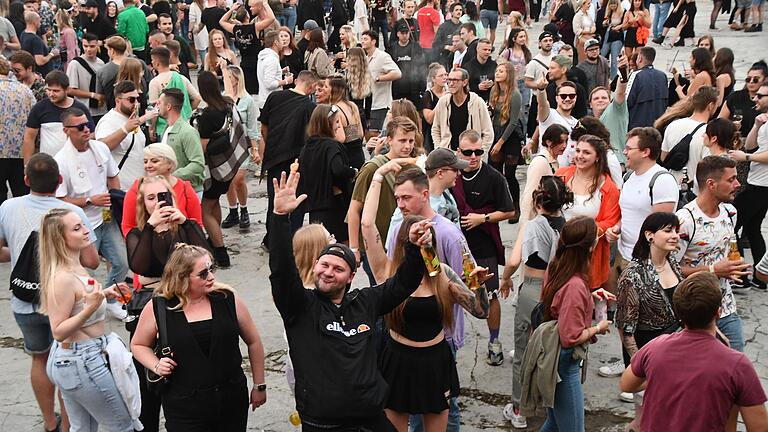 Zum vierten Mal wurde der alte Strahlunger Steinbruch durch die ortsansässige FMC-Eventtechnik zur großen Gala der heißen Beats.