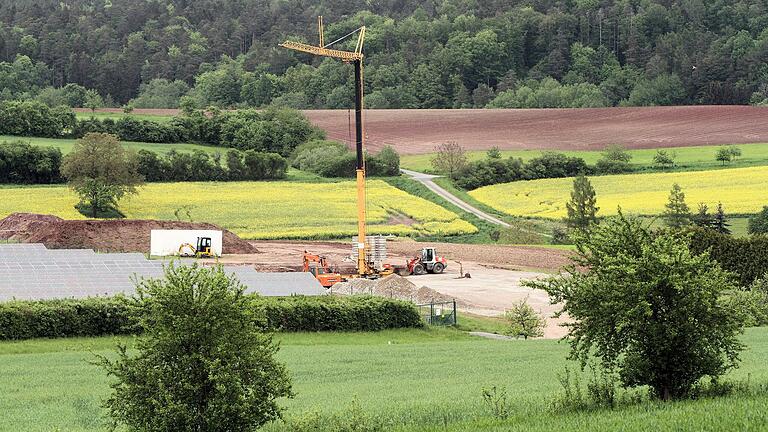 Am Rand von Kirchlauter entsteht gerade ein kleines Gewerbegebiet. Der Gemeinderat Kirchlauter diskutierte bei seiner letzten Sitzung darüber, ob der alte Flächennutzungsplan aktualisiert werden muss. Er soll eigentlich ein Planungsinstrument für Baugelände und Gewerbegebiete sein.