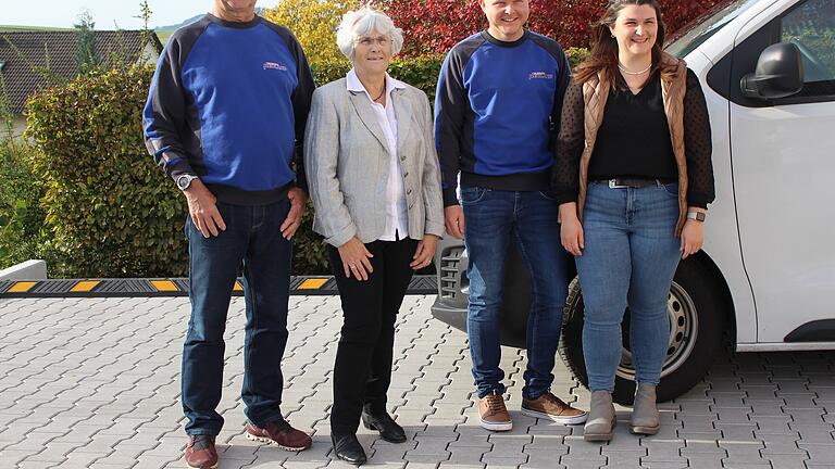 Erwin Neuland (v.l.) und Thea Neuland mit Nachfolger Simon Wießner und Lebenspartnerin Lousia Roth. - Erwin Neuland (v.l.) und Thea Neuland mit Nachfolger Simon Wießner und Lebenspartnerin Lousia Roth. Erwin Neuland (v.l.) und Thea Neuland mit Nachfolger Simon Wießner und Lebenspartnerin Lousia Roth. - Erwin Neuland (v.l.) und Thea Neuland mit Nachfolger Simon Wießner und Lebenspartnerin Lousia Roth.