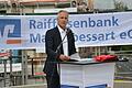 Andreas Fella bei seiner Ansprache über den Dächern Lohrs.