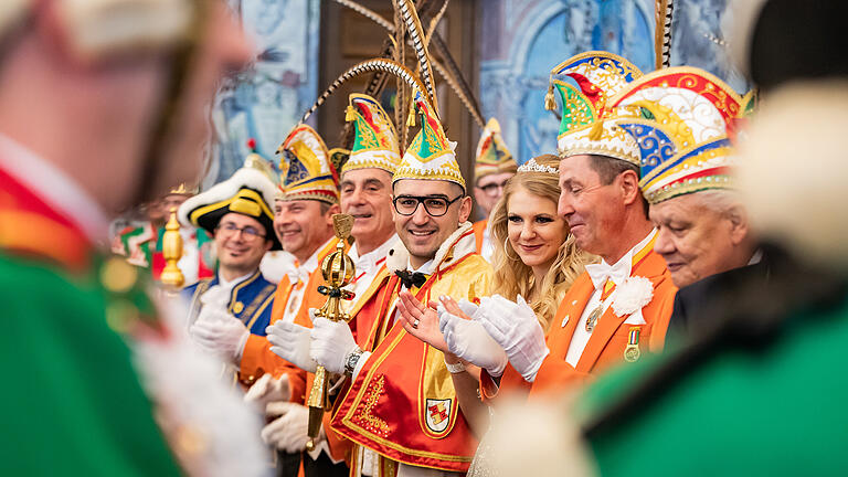 Die 1. KaGe Elferrat besuchte am Samstag, 4. Februar 2023, gemeinsam mit dem Altstätter Korps aus Köln das Würzburger Rathaus. Begrüßt wurden die Faschings- und Karnevalswerker von Oberbürgermeister Christian Schuchardt im Ratssaal in Würzburg.