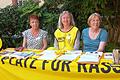 Die Amnesty International Gruppe Main-Spessart beim Erlebnistag im Kloster Triefenstein.