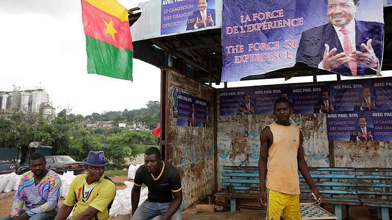 Kameruns Präsident Paul Biya       -  Ausgerechnet die Tochter des kamerunischen Präsidenten sorgt mit einem verbotenen gleichgeschlechtlichen Kuss für Aufsehen. (Archivbild)