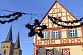 In der Gerolzhöfer Altstadt wird trotz Energiekrise auch in diesem Jahr die Weihnachtsbeleuchtung aufgebaut. Allerdings werden die Zeiten, an denen die Lichter brennen, verkürzt.