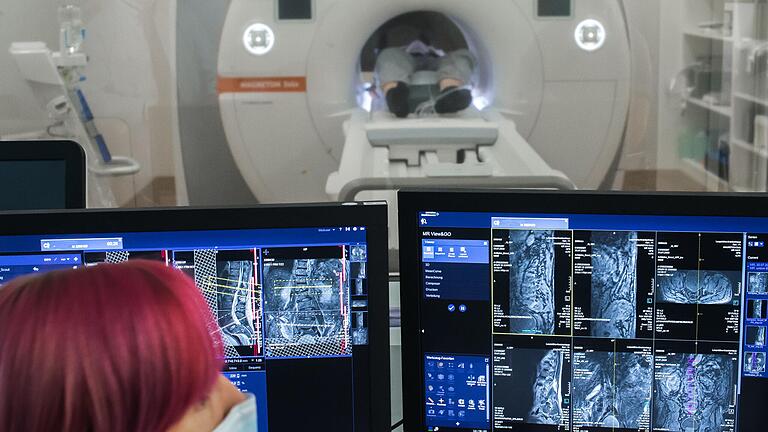 Schweinfurts Krankenhäuser wollen gemeinsam in die Zukunft gehen. Jetzt liegt ein Gutachten vor, dass das bisherige Modell weiter und teilweise neu denkt. Unser Symbolbild wurde in der Radiologie am Leopodina-Krankenhaus aufgenommen.