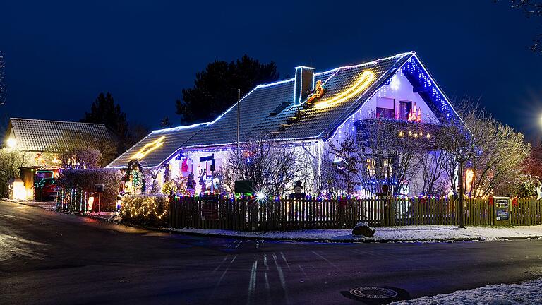 Schon von Weitem ist zu sehen: In der&nbsp;Thüringer Siedlung in Mellrichstadt&nbsp;weihnachtet es sehr.