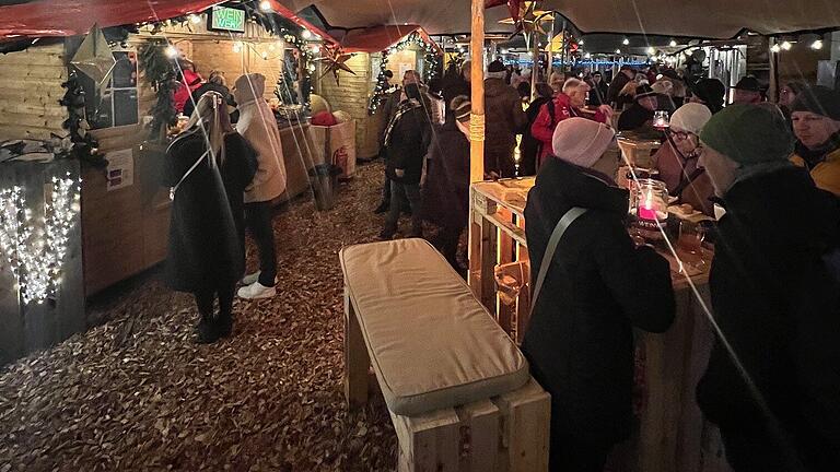 Winter-Plaza - Das gemütliche Ambiente der 'Winter-Plaza' wurde von den Besuchern gelobt. Winter-Plaza - Das gemütliche Ambiente der 'Winter-Plaza' wurde von den Besuchern gelobt.