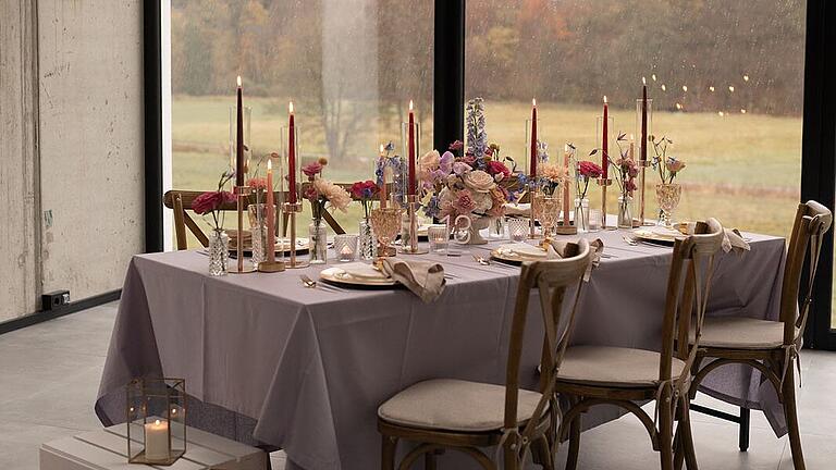 Ein farbenfroheres Design einer Hochzeit.       -  Ein farbenfroheres Design einer Hochzeit.