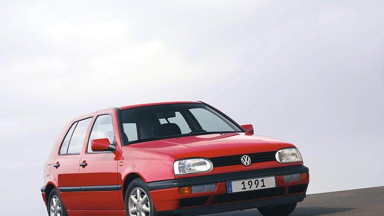 Dritte Generation: Den Golf III zeichnete VW etwas abgerundeter als die Vorgänger. Foto: Volkswagen AG/dpa-tmn       -  Manche Autoklassiker sind noch gut in Schuss. Lohnt sich der Weiterbetrieb auch für die Umwelt?