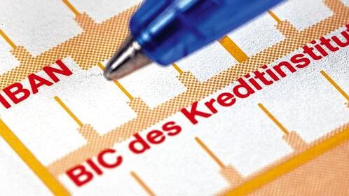 Umstellung verschoben: Kontonummer und Bankleitzahl sollten zum 1. Februar IBAN und BIC weichen. Aufgrund vieler Probleme wurde die Umstellung um ein halbes Jahr verschoben. Umstellung verschoben: Kontonummer und Bankleitzahl sollten zum 1. Februar IBAN und BIC weichen. Aufgrund vieler Probleme wurde die Umstellung um ein halbes Jahr verschoben.