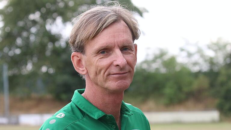 Christian Graf hat zur Saison 2023/24 eine neue Aufgabe als Trainer gefunden. In der laufenden Saison trainiert der 56-Jährige die Kreisliga-Fußballer des SV Heidingsfeld.