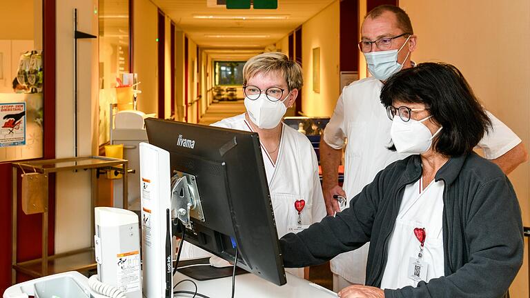 Karmann und sein Team, hier mit Diana Lorey (links) und Birgit Pavel, versorgen im Jahr etwa 3000 Patienten stationär.&nbsp;