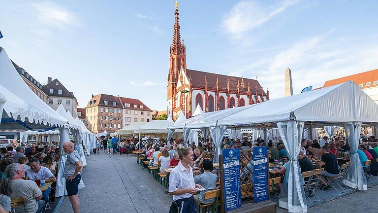 Am 22. August, einem Donnerstag, beginnt auf dem unteren Markt in Würzburg wieder die Weinparade. Sie dauert bis Sonntag, 1. September.