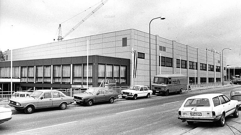 'Das 'Jahrhundertprojekt' der Stadt Würzburg nähert sich der Vollendung', hieß es im Text zu diesem Foto vom 19. März 1981. Zwei Monate später wurde die damalige Carl-Diem-Halle eröffnet.