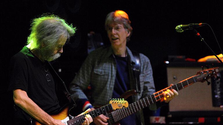 Bob Weir (links) und Phil Lesh (rechts)       -  Die Band Grateful Dead wird geehrt.